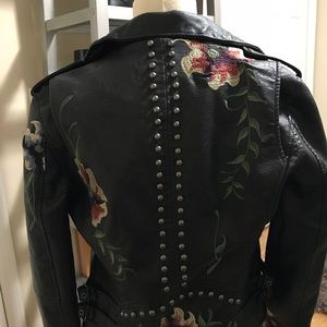 This jacket tho 😍 I want to be a biker now!